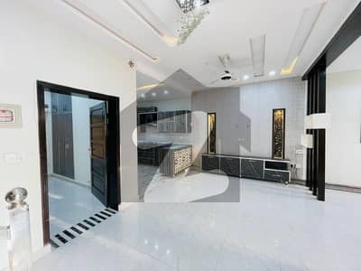 بحریہ ٹاؤن فیز 8 بحریہ ٹاؤن راولپنڈی,راولپنڈی میں 3 کمروں کا 5 مرلہ مکان 1.85 کروڑ میں برائے فروخت۔