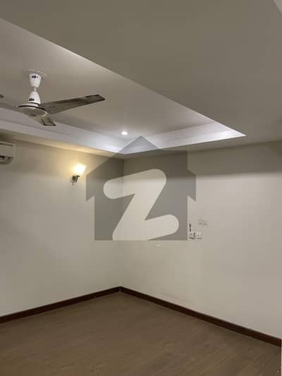 ایگزیکٹو ہائٹس ایف ۔ 11,اسلام آباد میں 3 کمروں کا 7 مرلہ فلیٹ 4.0 کروڑ میں برائے فروخت۔