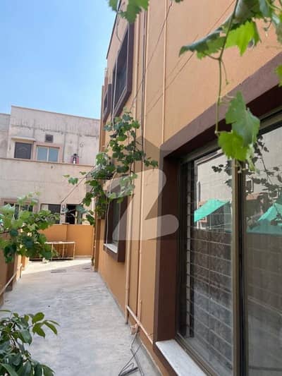 12 Marla 5 Bedrooms Investor Price House For Sale.