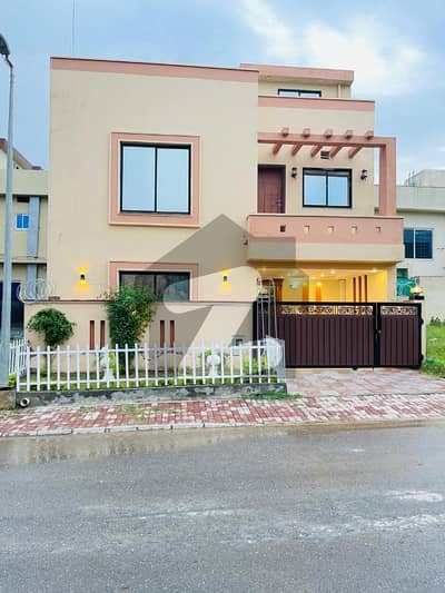 بحریہ ٹاؤن فیز 8 بحریہ ٹاؤن راولپنڈی,راولپنڈی میں 5 کمروں کا 10 مرلہ مکان 1.2 لاکھ میں کرایہ پر دستیاب ہے۔