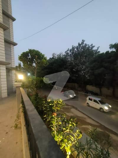 نیشنل سٹیڈیم کالونی گلشنِ اقبال ٹاؤن,کراچی میں 4 کمروں کا 10 مرلہ فلیٹ 8.5 کروڑ میں برائے فروخت۔