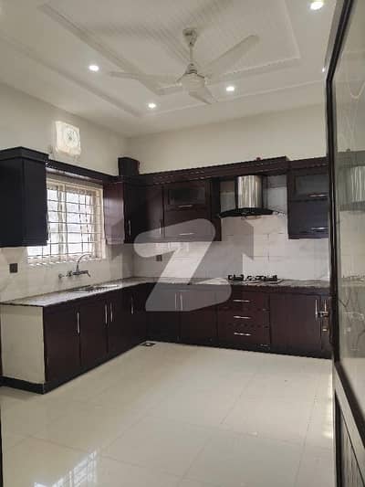 10 Marla house for sale in Bahria twon Lahore.