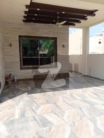 ڈی ایچ اے فیز 8 سابقہ ​​پارک ویو ڈی ایچ اے فیز 8,ڈی ایچ اے ڈیفینس,لاہور میں 8 کمروں کا 1 کنال مکان 3.0 لاکھ میں کرایہ پر دستیاب ہے۔