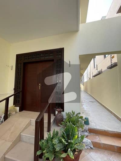 ڈی ایچ اے فیز 6 ڈی ایچ اے ڈیفینس,کراچی میں 6 کمروں کا 1 کنال مکان 5.5 لاکھ میں کرایہ پر دستیاب ہے۔