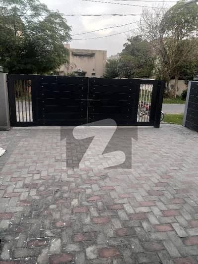 ڈی ایچ اے فیز 4 - بلاک ایفایف فیز 4,ڈیفنس (ڈی ایچ اے),لاہور میں 5 کمروں کا 1 کنال مکان 3.68 لاکھ میں کرایہ پر دستیاب ہے۔