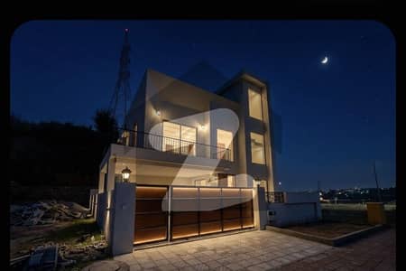 بحریہ ٹاؤن فیز 8 بحریہ ٹاؤن راولپنڈی,راولپنڈی میں 5 کمروں کا 10 مرلہ مکان 3.85 کروڑ میں برائے فروخت۔