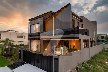 1 Kanal Modern Top Class Eyes Catching Luxury House
