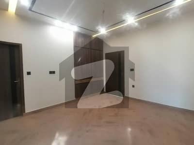 رائل آرچرڈ ملتان پبلک سکول روڈ,ملتان میں 4 کمروں کا 10 مرلہ مکان 1.1 لاکھ میں کرایہ پر دستیاب ہے۔