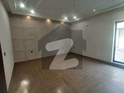 واپڈا ٹاؤن فیز 1 واپڈا ٹاؤن,ملتان میں 5 کمروں کا 10 مرلہ مکان 1.0 لاکھ میں کرایہ پر دستیاب ہے۔