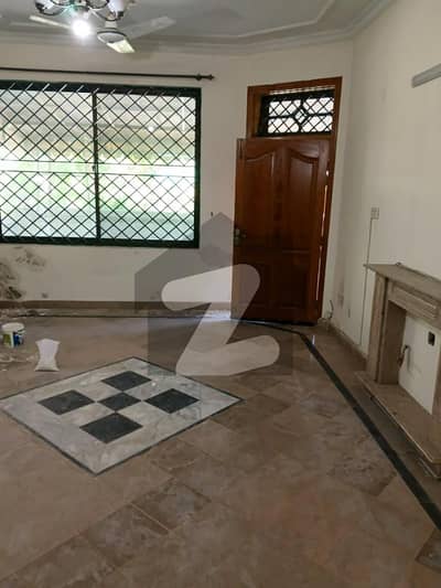 I-8/4 NEAR TO KACHNAR PARK 14 MARLA GROUND PORTION 3 BED 3 BATH 150K