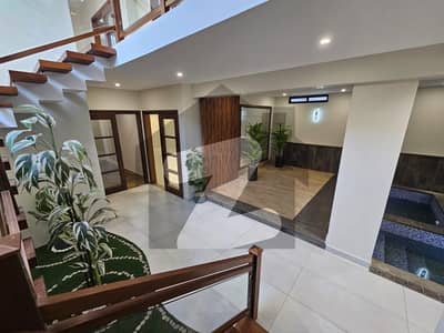 ڈی ایچ اے فیز 8 ڈی ایچ اے ڈیفینس,کراچی میں 6 کمروں کا 1 کنال مکان 22.0 کروڑ میں برائے فروخت۔