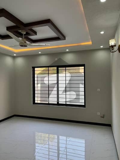 سوان گارڈن اسلام آباد میں 4 کمروں کا 1 کنال بالائی پورشن 90.0 ہزار میں کرایہ پر دستیاب ہے۔