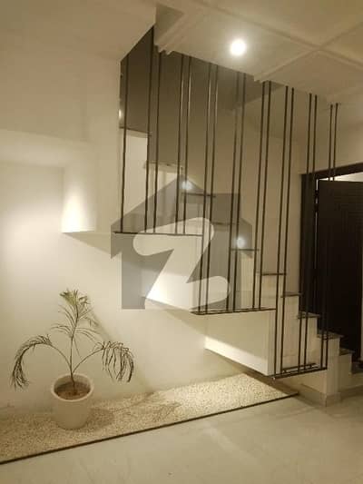 خدا بخش کالونی کینٹ,لاہور میں 3 کمروں کا 3 مرلہ مکان 1.45 کروڑ میں برائے فروخت۔