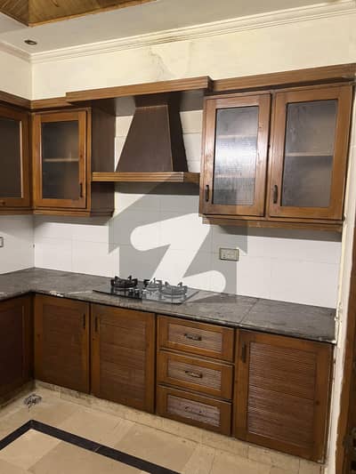 طارق گارڈنز لاہور میں 3 کمروں کا 10 مرلہ بالائی پورشن 75.0 ہزار میں کرایہ پر دستیاب ہے۔