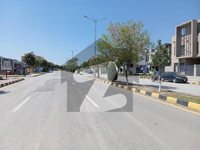 ایم پی سی ایچ ایس - بلاک سی ایم پی سی ایچ ایس ۔ ملٹی گارڈنز,بی ۔ 17,اسلام آباد میں 1 کنال رہائشی پلاٹ 2.65 کروڑ میں برائے فروخت۔