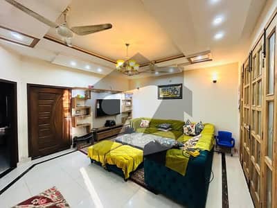 سبزہ زار سکیم لاہور میں 4 کمروں کا 1 کنال بالائی پورشن 90.0 ہزار میں کرایہ پر دستیاب ہے۔