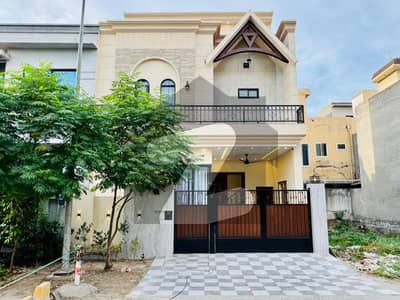 سٹی ہاؤسنگ سوسائٹی گوجرانوالہ میں 4 کمروں کا 5 مرلہ مکان 2.35 کروڑ میں برائے فروخت۔