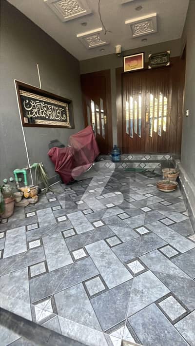 جوہر ٹاؤن فیز 1 - بلاک ڈی جوہر ٹاؤن فیز 1,جوہر ٹاؤن,لاہور میں 5 کمروں کا 5 مرلہ مکان 3.0 کروڑ میں برائے فروخت۔