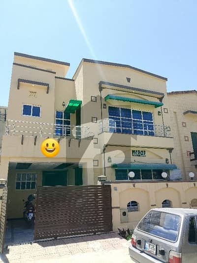 Umer Block 7 Marla Corner Use House Available For Sale