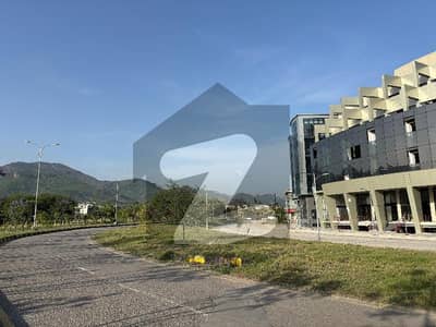 ڈی ۔ 12 مرکز ڈی ۔ 12,اسلام آباد میں 1 کنال Studio عمارت 32.5 ارب میں برائے فروخت۔