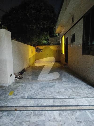 1 Kanal Full House 6 Bedroom 80ft Road