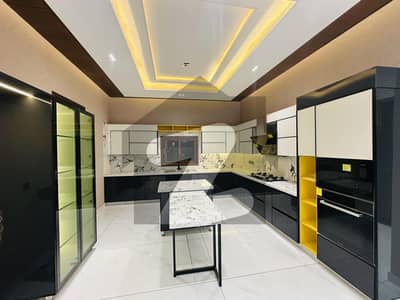 ڈی ایچ اے فیز 8 ڈی ایچ اے ڈیفینس,کراچی میں 6 کمروں کا 1 کنال مکان 22.5 کروڑ میں برائے فروخت۔