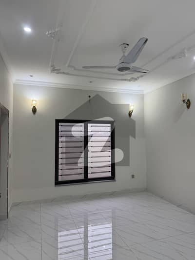 فضائیہ ہاؤسنگ سکیم فیز 1 فضائیہ ہاؤسنگ سکیم,لاہور میں 5 کمروں کا 10 مرلہ مکان 4.6 کروڑ میں برائے فروخت۔