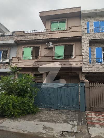 جی ۔ 13 اسلام آباد میں 5 کمروں کا 4 مرلہ مکان 3.45 کروڑ میں برائے فروخت۔