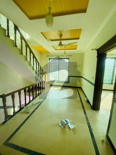 جی ۔ 13 اسلام آباد میں 4 کمروں کا 4 مرلہ مکان 4.35 کروڑ میں برائے فروخت۔