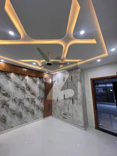 10 MARLA BRAND NEW 6 MONTH USED HOUSE FOR SALE IN UET HOUSING SOCIETY