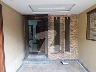 بحریہ ٹاؤن ۔ بلاک اے اے بحریہ ٹاؤن سیکٹرڈی,بحریہ ٹاؤن,لاہور میں 3 کمروں کا 5 مرلہ مکان 1.0 لاکھ میں کرایہ پر دستیاب ہے۔