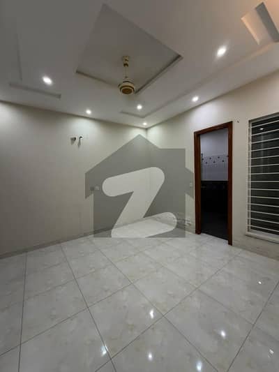 10 marla lower lock upper portion is available for rent in punjab Society phase 2