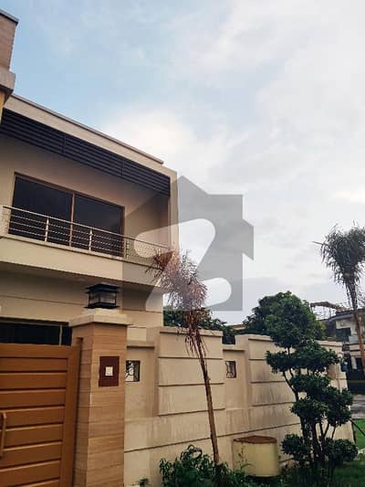 Beautiful 5 Bed 15 Marla Spacious House available for urgent Rent in Askari 10 Sec-S!