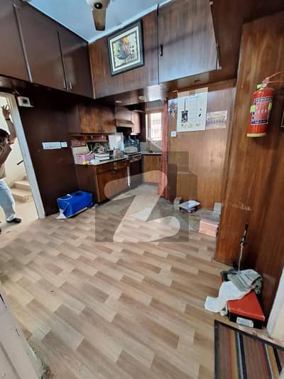 گلستانِِ جوہر ۔ بلاک 18 گلستانِ جوہر,کراچی میں 2 کمروں کا 4 مرلہ فلیٹ 60.0 لاکھ میں برائے فروخت۔