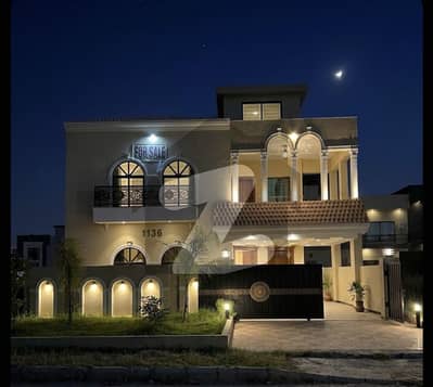 بحریہ ٹاؤن فیز 8 بحریہ ٹاؤن راولپنڈی,راولپنڈی میں 5 کمروں کا 10 مرلہ مکان 3.5 کروڑ میں برائے فروخت۔