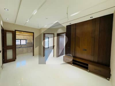 بحریہ ٹاؤن علی بلاک بحریہ ٹاؤن سیکٹر B,بحریہ ٹاؤن,لاہور میں 4 کمروں کا 8 مرلہ مکان 1.75 لاکھ میں کرایہ پر دستیاب ہے۔