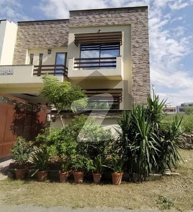 جی ۔ 13 اسلام آباد میں 5 کمروں کا 8 مرلہ مکان 5.6 کروڑ میں برائے فروخت۔