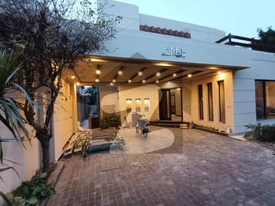 BEAUTIFULL ONE KANAL UPPER PORTION AVAILABLE FOR RENT IN DHA LAHORE