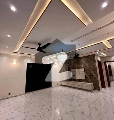 بحریہ ٹاؤن ۔ غزنوی بلاک بحریہ ٹاؤن ۔ سیکٹر ایف,بحریہ ٹاؤن,لاہور میں 6 کمروں کا 1 کنال مکان 2.5 لاکھ میں کرایہ پر دستیاب ہے۔