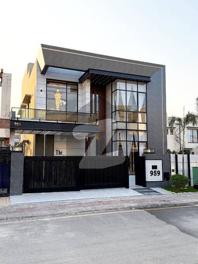 10 Marla Luxury House For Sale In Bahria Town Lahore