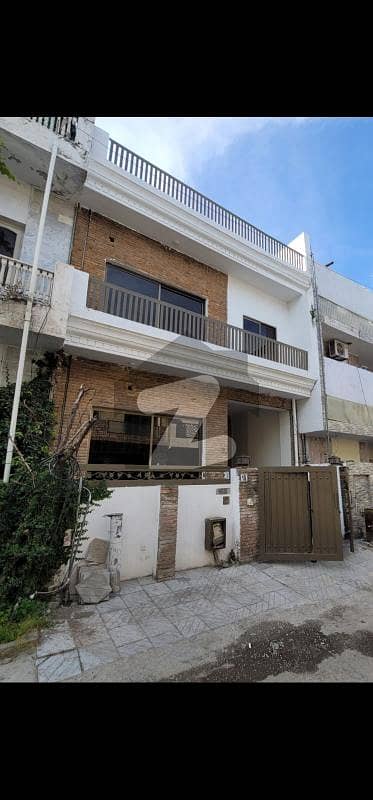 Cda Sector F-10/3(20*40) Triple Storey 2-Bedroom House For Sale.