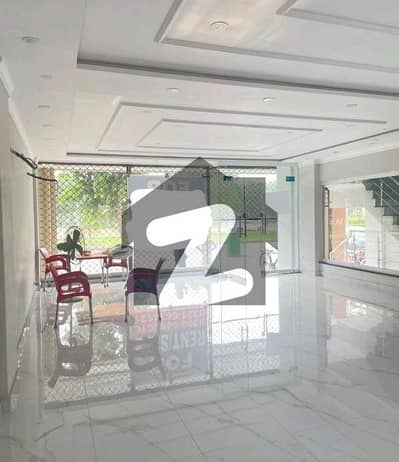 بحریہ ٹاؤن سیکٹرڈی بحریہ ٹاؤن,لاہور میں 5 مرلہ دکان 1.1 لاکھ میں کرایہ پر دستیاب ہے۔