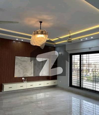 بحریہ ٹاؤن اوورسیز A بحریہ ٹاؤن اوورسیز انکلیو,بحریہ ٹاؤن,لاہور میں 5 کمروں کا 10 مرلہ مکان 1.39 لاکھ میں کرایہ پر دستیاب ہے۔