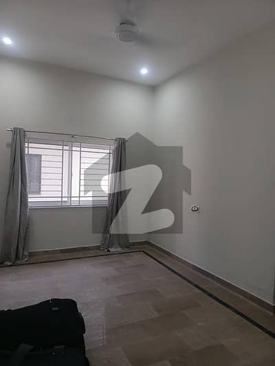 نیسپاک سکیم فیز 3 ڈیفینس روڈ,لاہور میں 3 کمروں کا 10 مرلہ بالائی پورشن 60.0 ہزار میں کرایہ پر دستیاب ہے۔