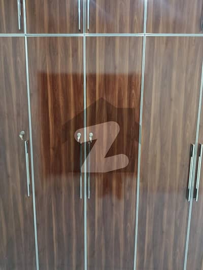 پی آئی اے ہاؤسنگ سکیم لاہور میں 9 کمروں کا 12 مرلہ مکان 5.5 کروڑ میں برائے فروخت۔