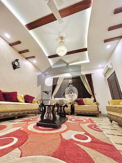 پی جی ای سی ایچ ایس فیز 2 پنجاب گورنمنٹ ایمپلائیز سوسائٹی,لاہور میں 7 کمروں کا 13 مرلہ مکان 3.95 کروڑ میں برائے فروخت۔