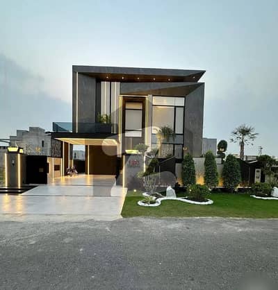 بحریہ ٹاؤن سیکٹر سی بحریہ ٹاؤن,لاہور میں 5 کمروں کا 1 کنال مکان 6.5 کروڑ میں برائے فروخت۔