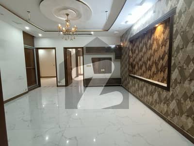 لیک سٹی رائیونڈ روڈ,لاہور میں 5 کمروں کا 7 مرلہ مکان 3.03 کروڑ میں برائے فروخت۔