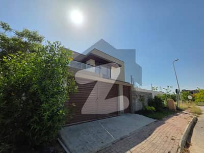 بحریہ ٹاؤن - پریسنٹ 4 بحریہ ٹاؤن کراچی,کراچی میں 6 کمروں کا 1 کنال مکان 6.35 کروڑ میں برائے فروخت۔