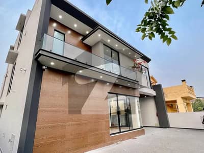 ڈی ایچ اے ڈیفینس فیز 2 ڈی ایچ اے ڈیفینس,اسلام آباد میں 5 کمروں کا 1 کنال مکان 9.0 کروڑ میں برائے فروخت۔